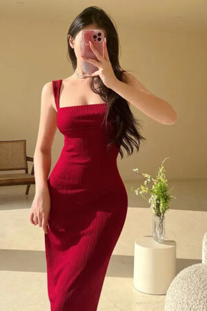 Red Square Neck Strapped Maxi Dress 3 93BC70F0 74B7 411A BD8A F631C8328600