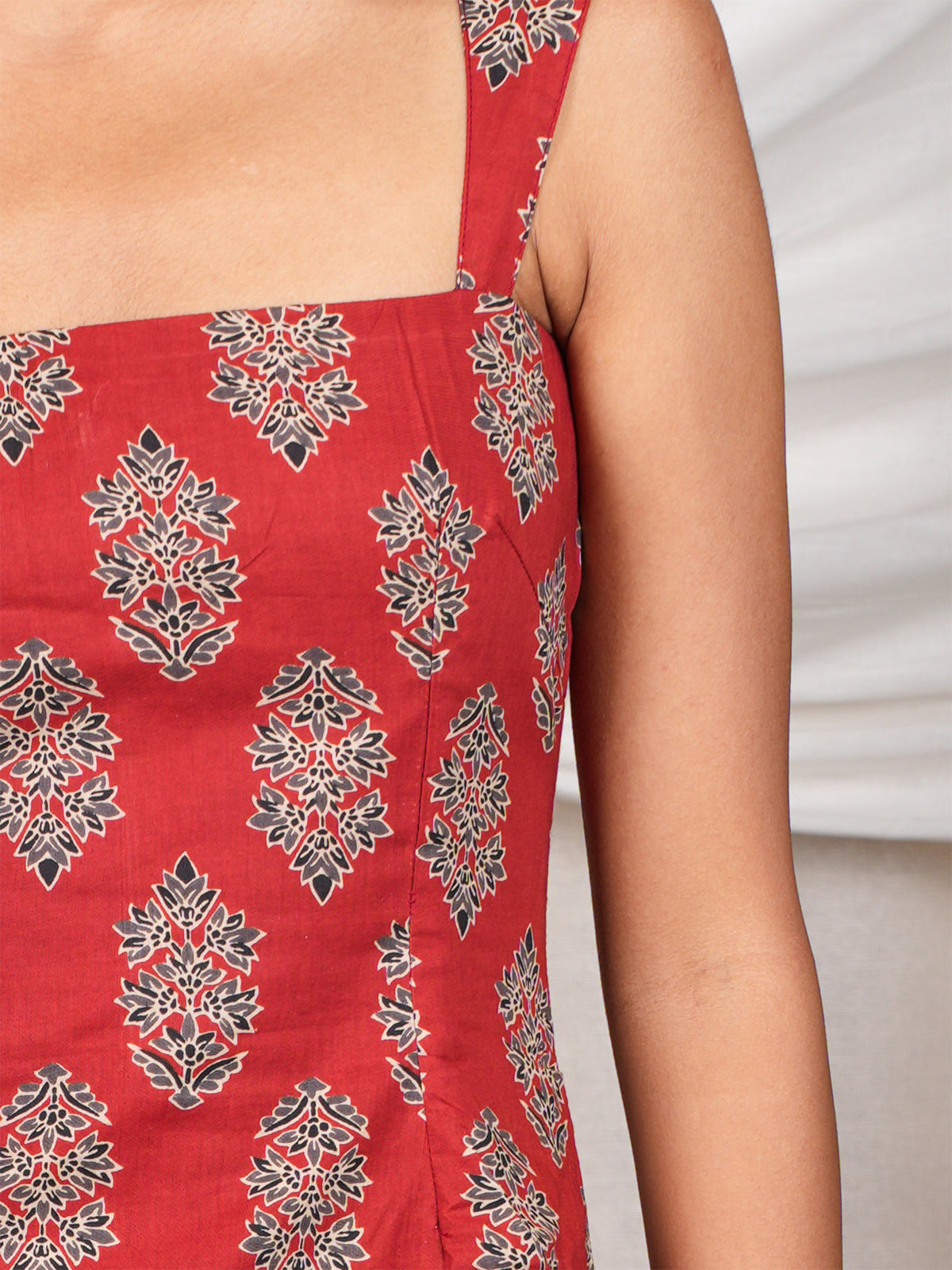 ADK03850 Close-up of authentic Hand Block Print on Avani cotton kurti