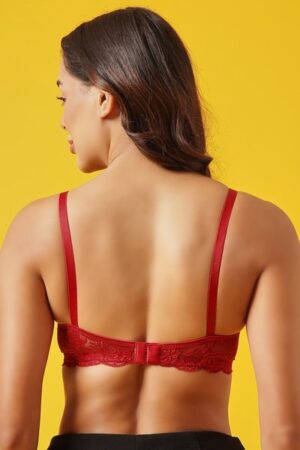 Detail shot of breathable 3-layered spacer cups on a cotton bra