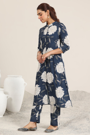 Close up of mandarin collar and button placket on oversized floral print tunic